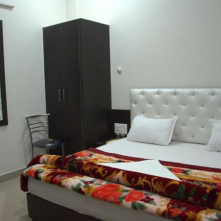 Hotel Mahabir Inn Mathura Buitenkant foto