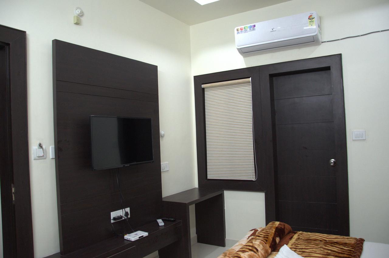 Hotel Mahabir Inn Mathura Buitenkant foto