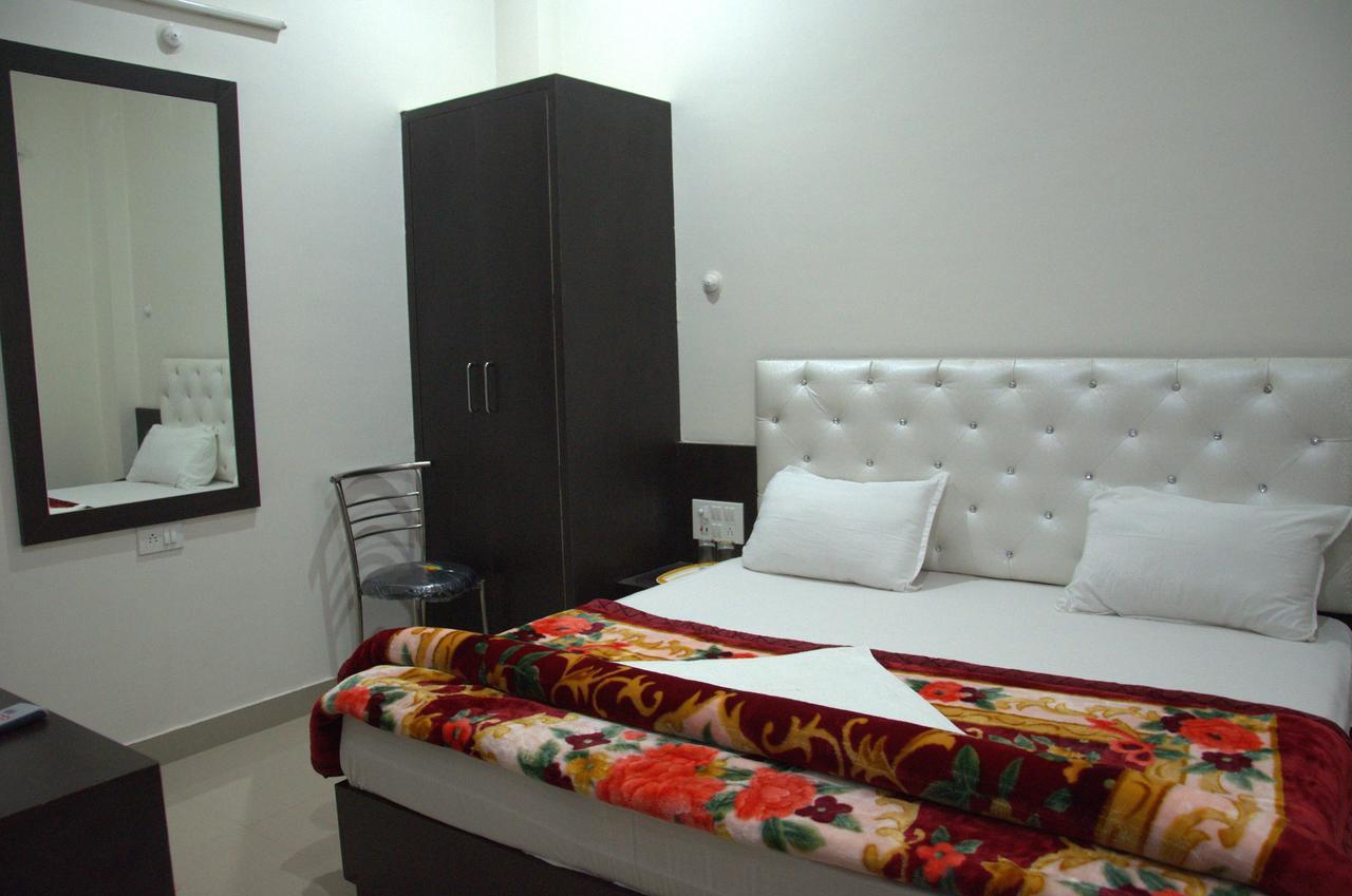 Hotel Mahabir Inn Mathura Buitenkant foto